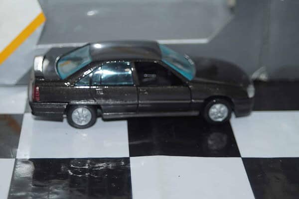 Gama opel omega vauxhall carlton gsi gold 81131000g in 1:43 scale