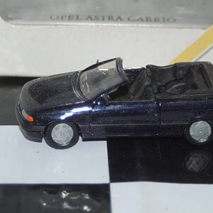 Gama opel astra f cabrio in blue 1799518 in 1:43 scale