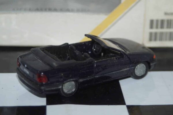 Gama opel astra f cabrio in blue 1799518 in 1:43 scale