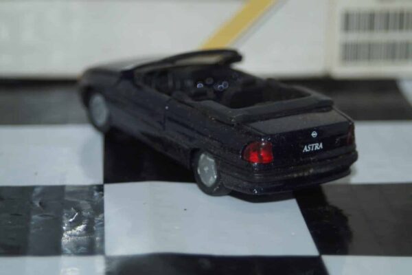 Gama opel astra f cabrio in blue 1799518 in 1:43 scale