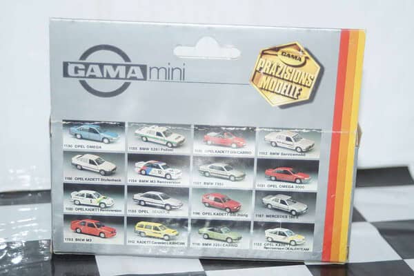 Gama opel omega vauxhall carlton gsi gold 81131000g in 1:43 scale