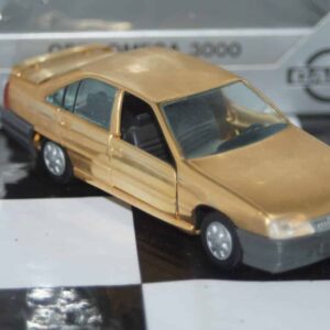 Gama opel omega vauxhall carlton gsi gold 81131000g in 1:43 scale