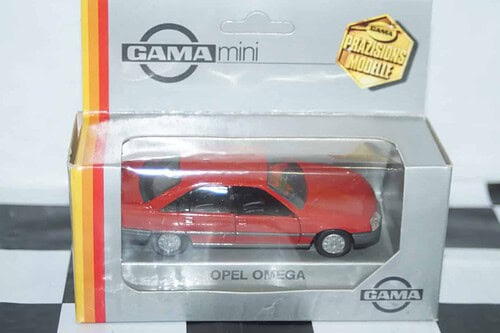 Gama opel omega vauxhall carlton red 1130 in 1:43 scale