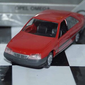 Gama opel omega vauxhall carlton red 1130 in 1:43 scale