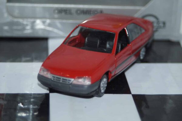 Gama opel omega vauxhall carlton red 1130 in 1:43 scale