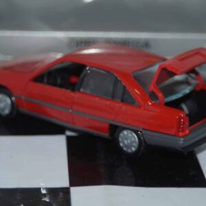 Gama opel omega vauxhall carlton red 1130 in 1:43 scale