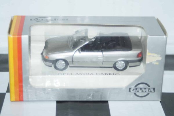 Gama opel vauxhall astra cabrio in silver 51026 in 1:43