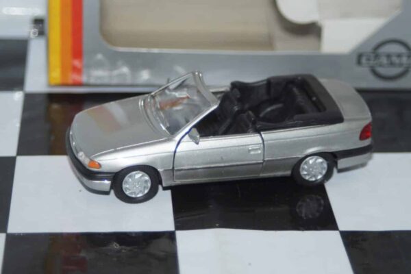 Gama opel vauxhall astra cabrio in silver 51026 in 1:43