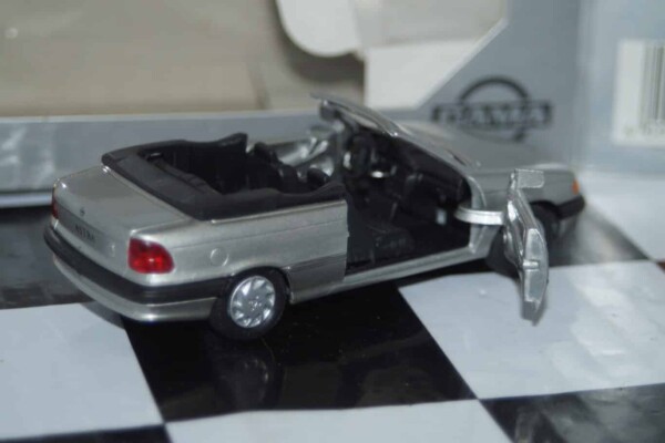 Gama opel vauxhall astra cabrio in silver 51026 in 1:43