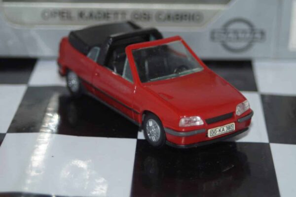 Gama opel vauxhall astra kadett cabrio gsi in red 1135 in 1:43