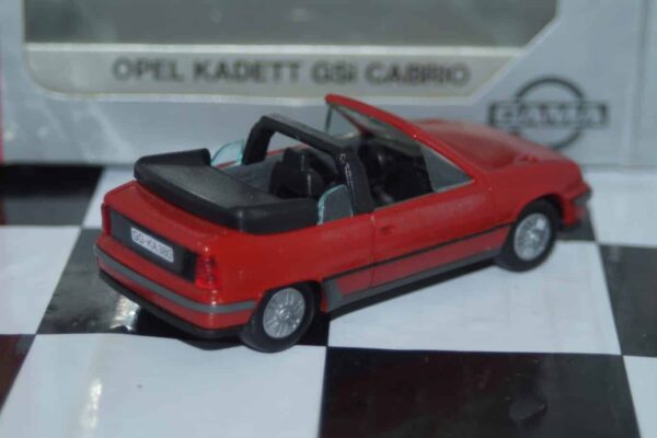Gama opel vauxhall astra kadett cabrio gsi in red 1135 in 1:43