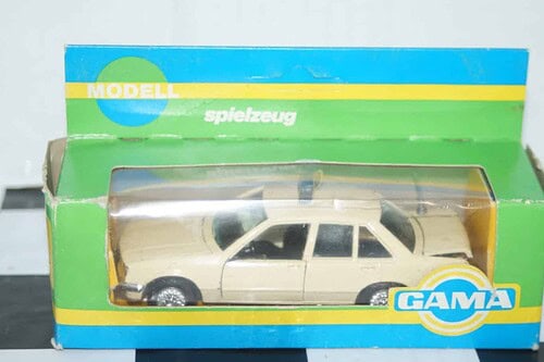 Gama opel rekord taxi in cream 4 door 8932 in 1:43 scale