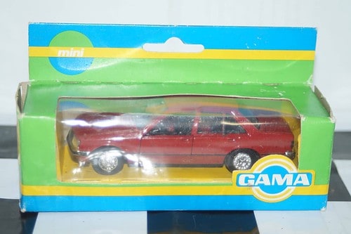 Gama opel rekord taxi in cream 4 door 8932 in 1:43 scale