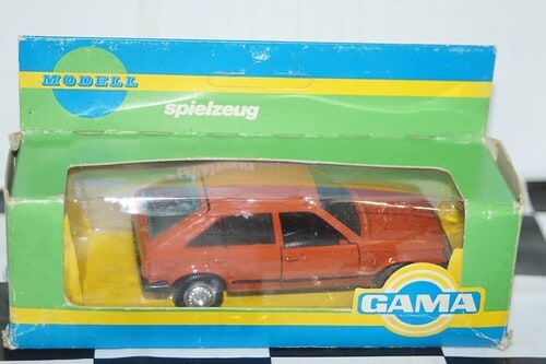 Gama opel vauxhall astra mk3 in maroon 3 door 1001 in 1:43 scale