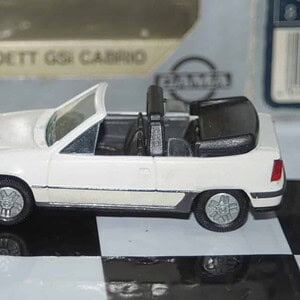 Gama opel vauxhall astra saloon mk 3 in maroon 1002 in 1:43