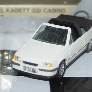 Gama opel vauxhall astra cabrio in white 1135 in 1:43
