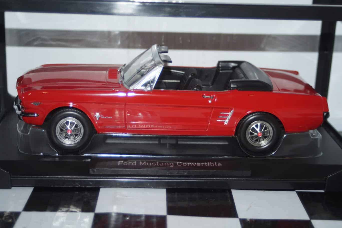 Miniature Ford Mustang Convertible 1966 Norev