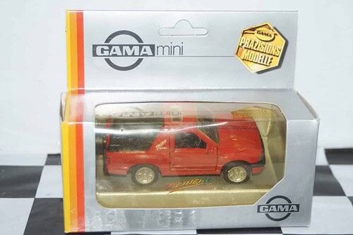 Gama opel vauxhall frontera 3 door red 81003000 in 1:43 scale