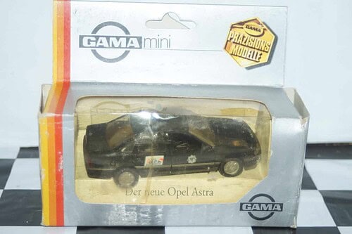 Gama opel vauxhall vectra cavalier politie ref 1161 in 1:43 scale wrong box