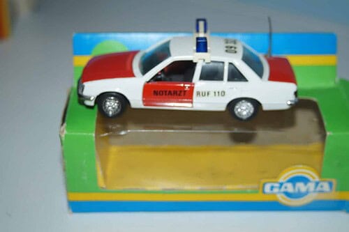 Gama opel rekord notartzt in 1:43 scale 893
