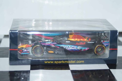 Spark oracle red bull racing rb19 winner miami gp 2023 1:43 resin s8580