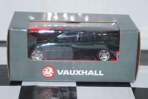 Schuco vauxhall opel omega estate green in vauxhall box 1:43