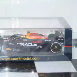 Spark oracle red bull racing rb19 winner azerbaijan gp 2023 1:43 resin s8582