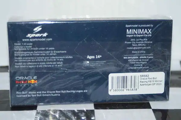 Spark oracle red bull racing rb19 winner azerbaijan gp 2023 1:43 resin s8582