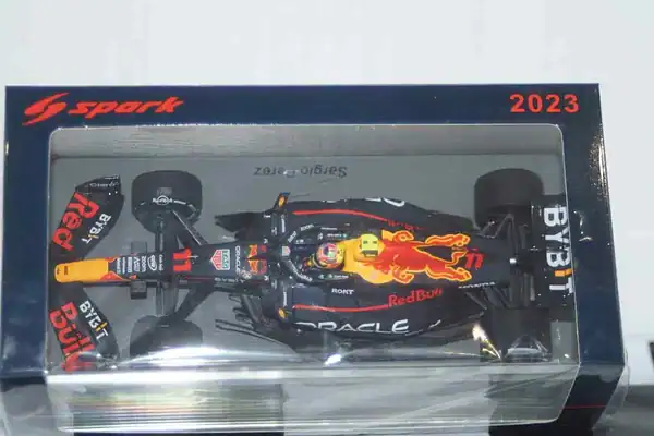 Spark oracle red bull racing rb19 winner azerbaijan gp 2023 1:43 resin s8582