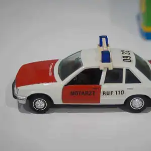 Gama opel rekord notartzt in 1:43 scale 893