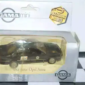 Gama opel vauxhall vectra cavalier politie ref 1161 in 1:43 scale wrong box