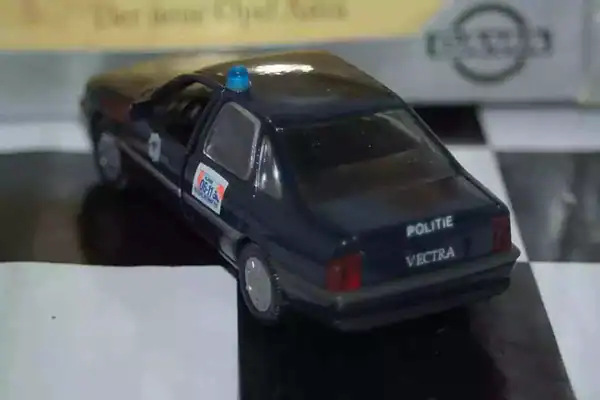 Gama opel vauxhall vectra cavalier politie ref 1161 in 1:43 scale wrong box