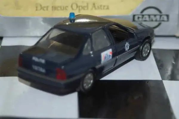 Gama opel vauxhall vectra cavalier politie ref 1161 in 1:43 scale wrong box