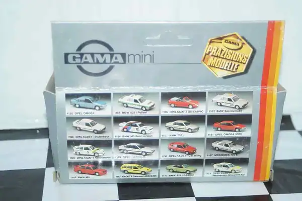 Gama opel vauxhall vectra cavalier politie ref 1161 in 1:43 scale wrong box