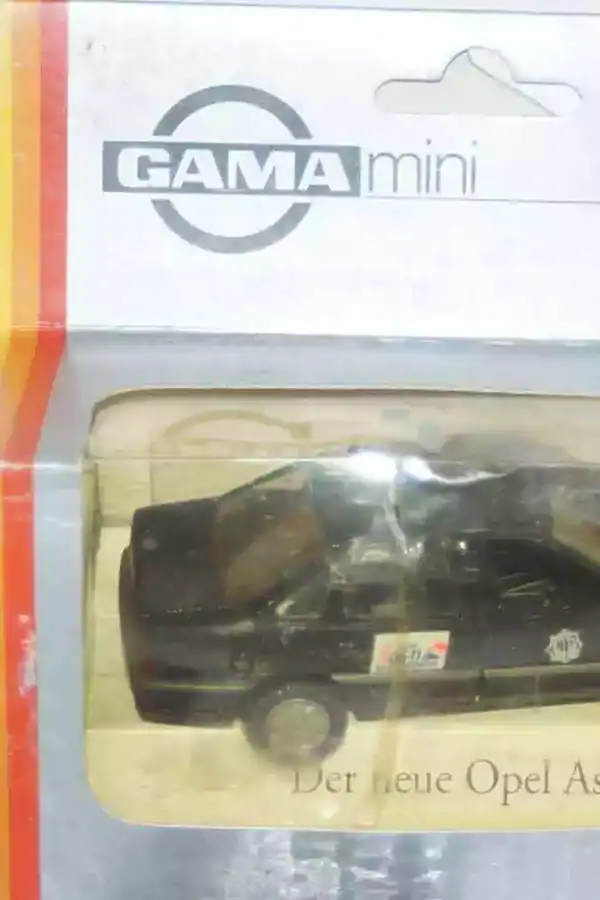 Gama opel vauxhall vectra cavalier politie ref 1161 in 1:43 scale wrong box