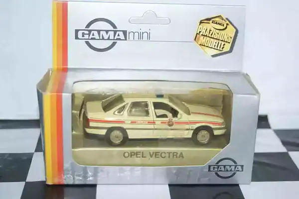 Gama opel vauxhall vectra cavalier ref 1161 in 1:43 scale