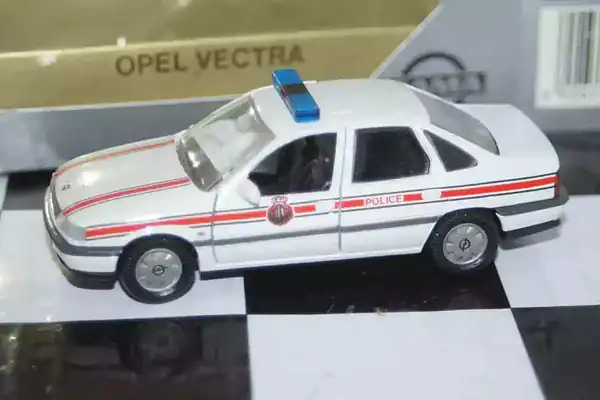 Gama opel vauxhall vectra cavalier ref 1161 in 1:43 scale