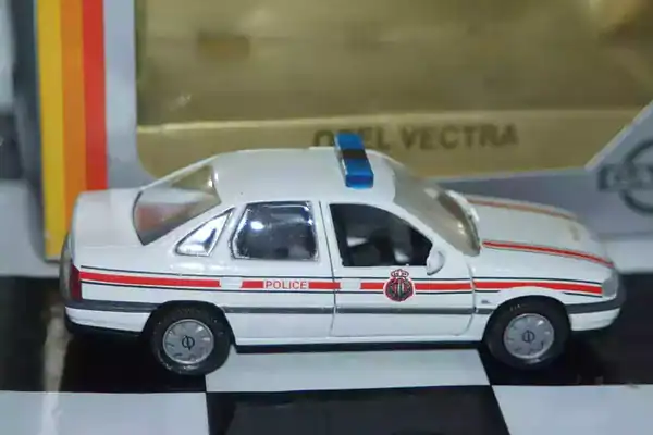 Gama opel vauxhall vectra cavalier ref 1161 in 1:43 scale