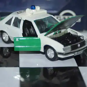 Gama opel rekord polizei ref 893 in 1:43 scale wrong box