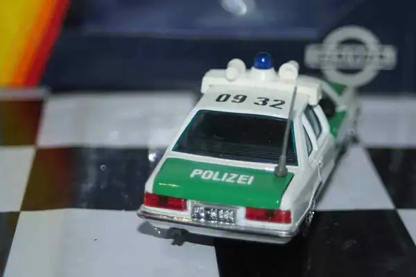 Gama opel rekord polizei ref 893 in 1:43 scale wrong box