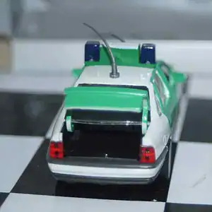 Gama opel vauxhall vectra cavalier polizei 81170000 in 1:43 scale