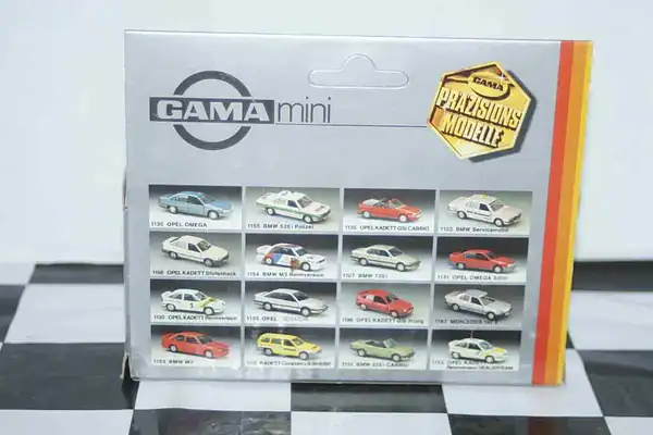 Gama opel vauxhall vectra cavalier polizei 81170000 in 1:43 scale