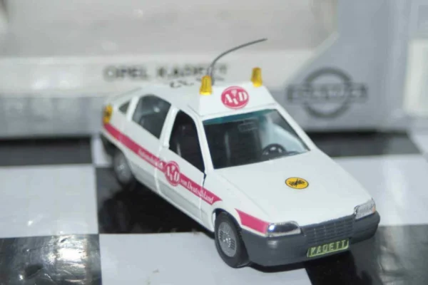 Gama opel vauxhall astra avd deutschland recovery in 1:43 scale