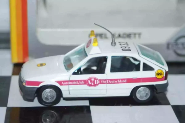 Gama opel vauxhall astra avd deutschland recovery in 1:43 scale