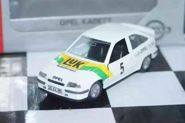 Gama opel vauxhall astra luk opel team rally 81122000 in 1:43 scale