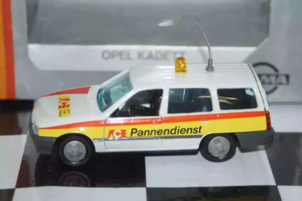 Gama opel vauxhall astra estate ace 81114000 in 1:43 scale