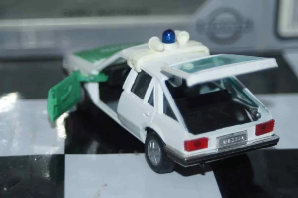 Gama opel vauxhall ascona cavalier polizei 81170000 in 1:43 scale