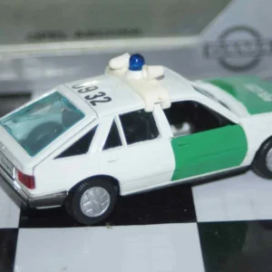 Gama opel vauxhall ascona cavalier polizei 81170000 in 1:43 scale