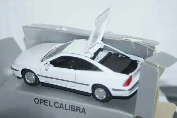Gama opel vauxhall calibra in white 2 door 1138 in 1:43 scale