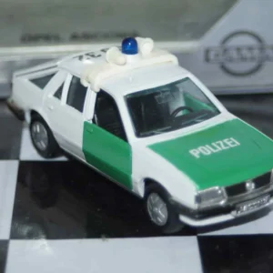 Gama opel vauxhall ascona cavalier polizei 81170000 in 1:43 scale